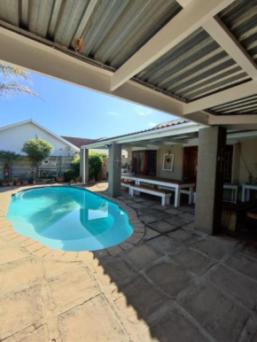 5 BEDROOM CAPE TOWN FAMILY HOME PET FRIENDLY
